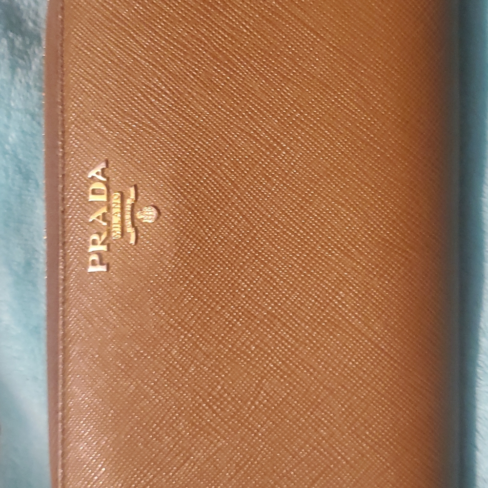*AUTHENTC PRADA WALLET - Picture 3 of 17